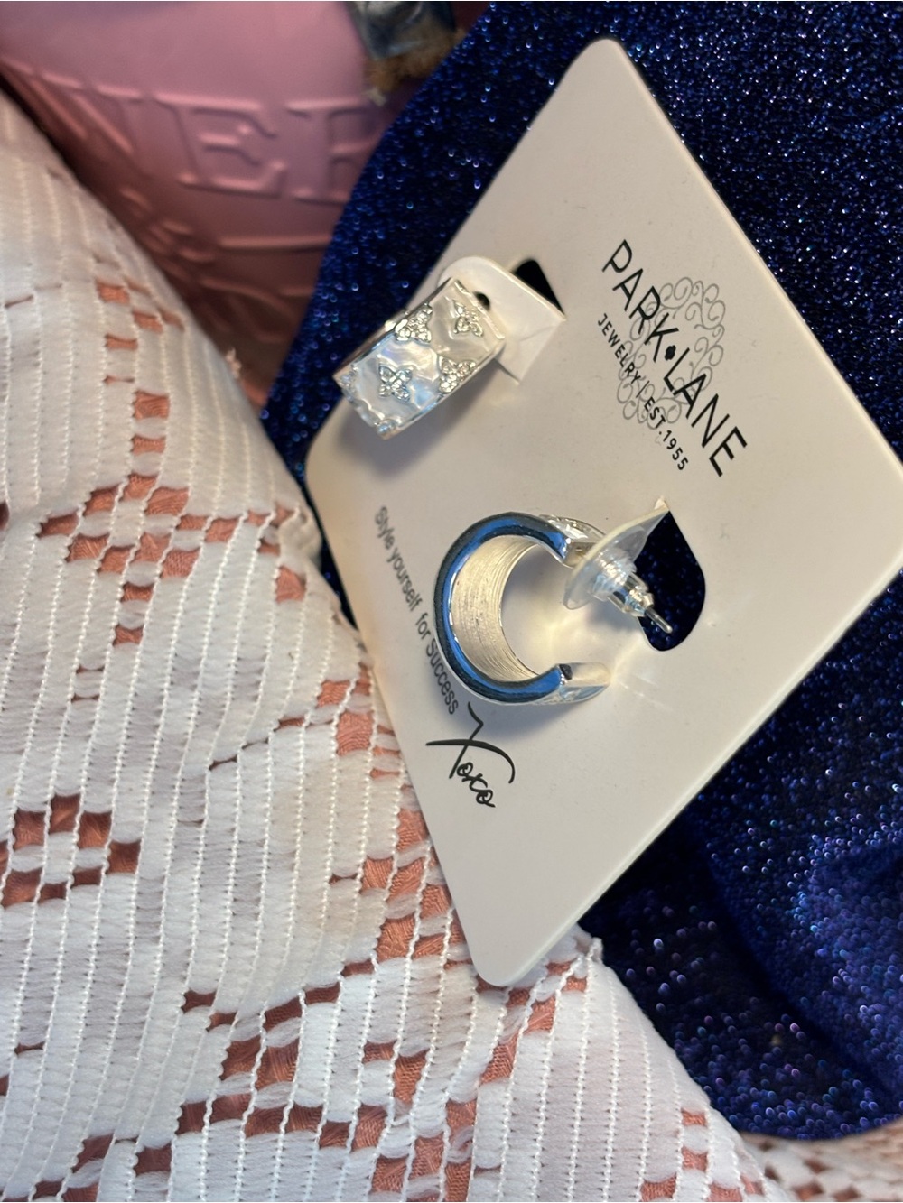 Cashmere Matte White Silver Delicate Quatrefoil Motifs Hoop Earrings 5/8” Floral - Picture 11 of 14